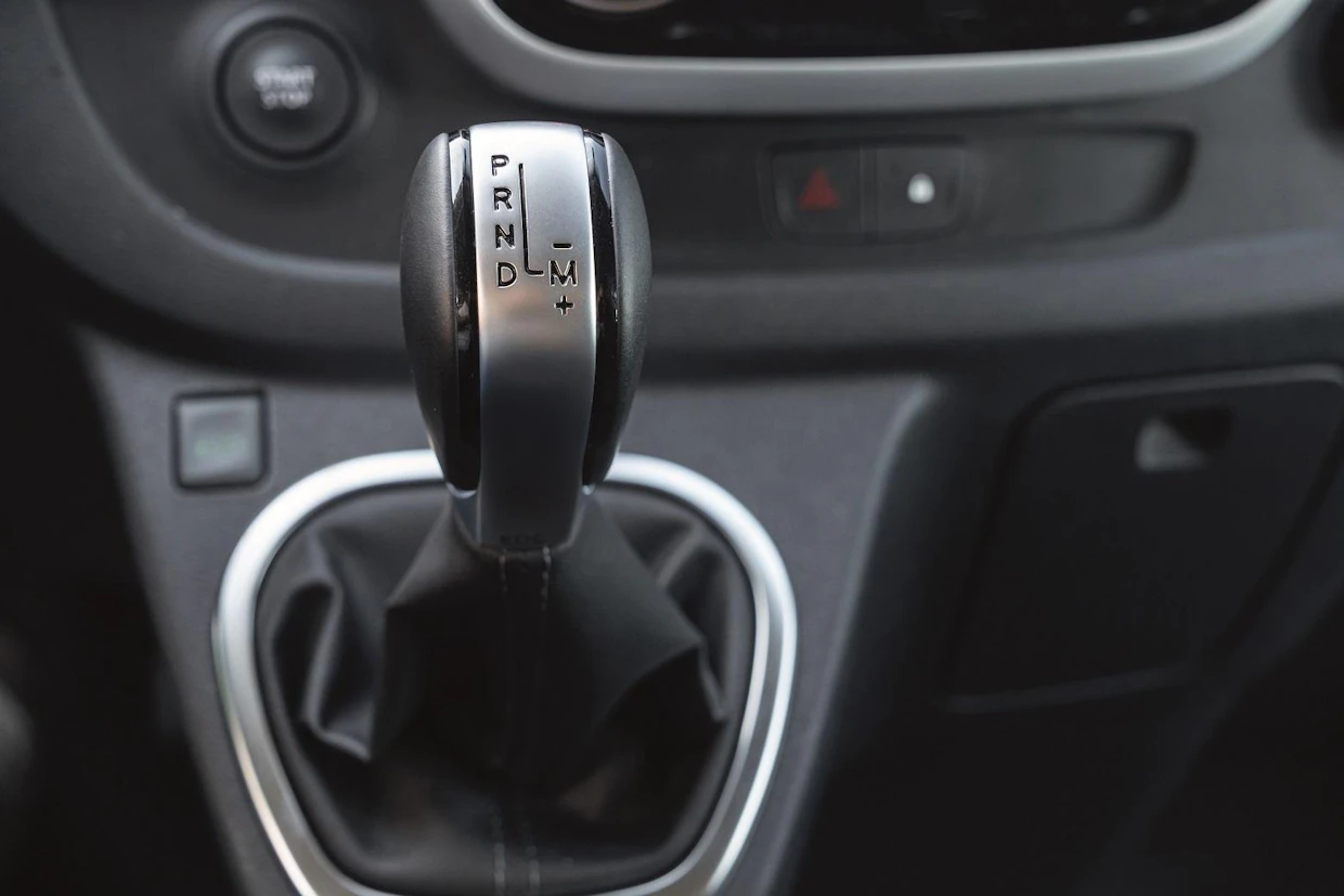 Tonniluokan Fiat Talenton tehokkaimpiin 145 ja 170 hv versioihin on saatavilla DCT-kaksoiskytkimellä varustettu automaattivaihteisto. Automaatti on manuaalivaihteistolla varustettua mallia tuhat euroa kalliimpi.