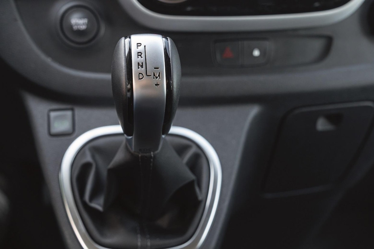 Tonniluokan Fiat Talenton tehokkaimpiin 145 ja 170 hv versioihin on saatavilla DCT-kaksoiskytkimellä varustettu automaattivaihteisto. Automaatti on manuaalivaihteistolla varustettua mallia tuhat euroa kalliimpi.