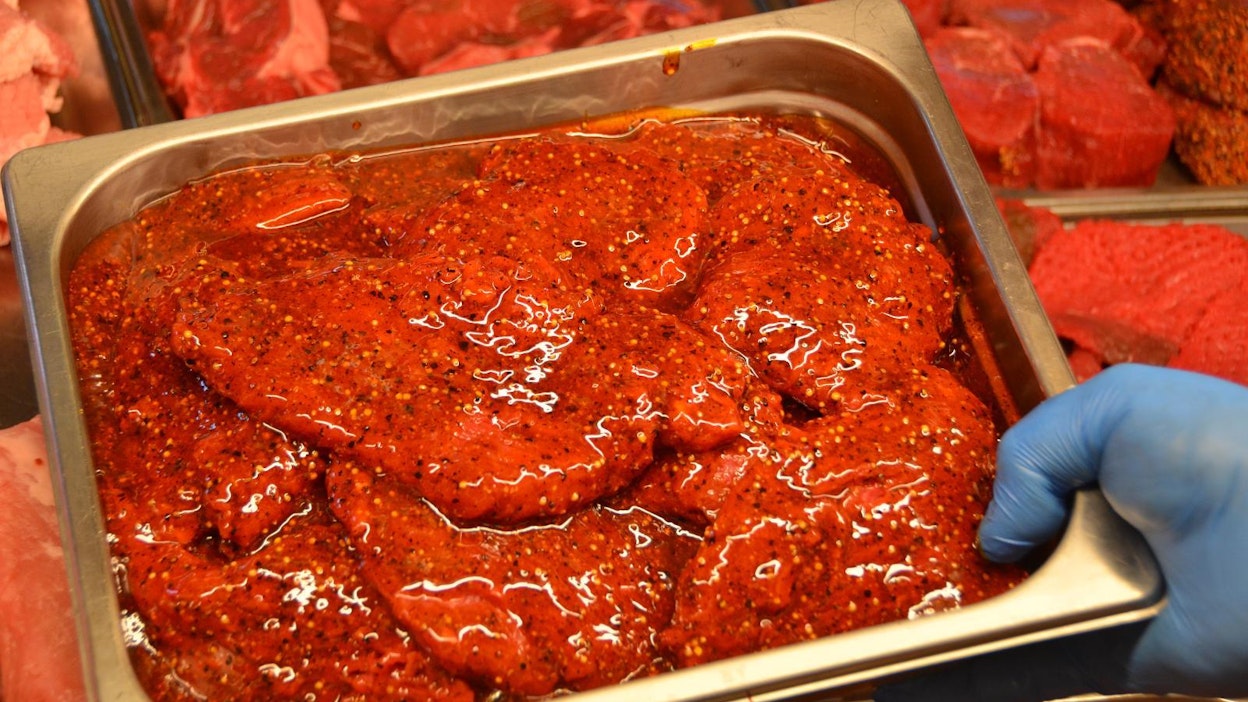 Lihatuotteen painoa voidaan lisätä esimerkiksi veden tai marinadien avulla.