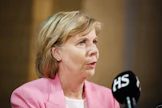 Anna-Maja Henrikssonin mukaan kompromissiesitys kehitysyhteistyörahojen leikkaamisesta ei ainakaan neuvottelematta kelpaa RKP:lle. LEHTIKUVA / Seppo Samuli. 
