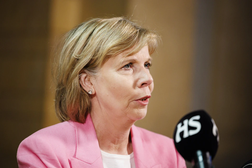 Anna-Maja Henrikssonin mukaan kompromissiesitys kehitysyhteistyörahojen leikkaamisesta ei ainakaan neuvottelematta kelpaa RKP:lle. LEHTIKUVA / Seppo Samuli.