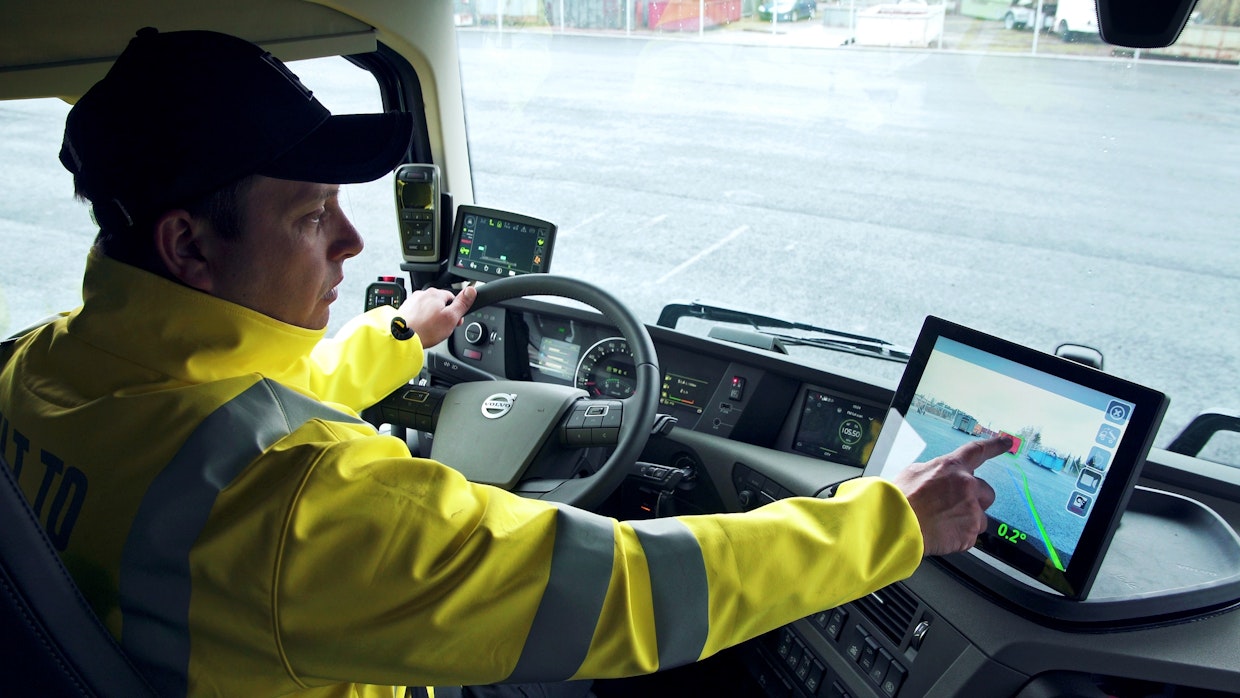 MULTILIFT-vaihtolavalaitteen yhteyteen tarkoitettua HiVision-järjestelmää käytetään ohjaamon sijoitetun kosketusnäytön kautta. Kuvanlaatua on parannettu ja siitä on hyötyö etenkin vaikeissa valaistusolosuhteissa.