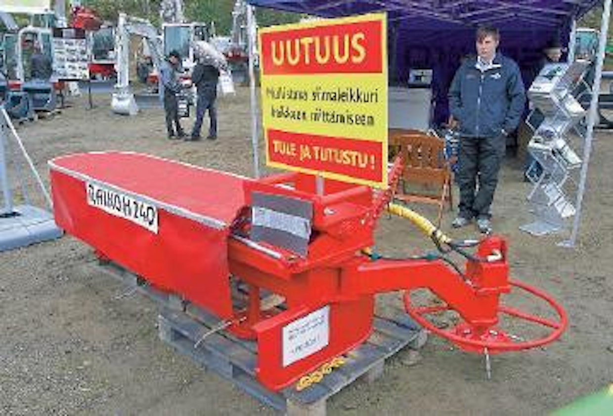 Raiko H 240 on siimaleikkuriperiaatteella toimiva, puomikiinnitteinen, hydraulikäyttöinen tienvarsien niittokone. Tässä tapauksessa siimat ovat 30 sentin pituisia vaijereita, joiden paksuudeksi voidaan valita niitettävän kohteen mukaan joko 5, 8 tai 10 milliä. Laitteen luvataan pystyvän aina 30-milliseen pajukkoon saakka. Työleveydeltään 2,4-metrisesssä koneessa on kolme vaijeripäätä, valinnaisena on lisäksi tarjolla hydraulisesti niveltyvään varteen kiinnittyvä trimmeripää, jolla pystyy niittämään kaiteiden alustat, ripustushydrauliikkaan sisältyvän paineakun ansiosta trimmeri kiertää tolpat automaattisesti. Trimmeri nostaa työleveyden 3,2 metriin. Peruskone toimi öljynvirtauksella 60 l/min, trimmeri vaatii tämän päälle 40 l/min. Leikkuria myy Oululainen Sahko. (HH)