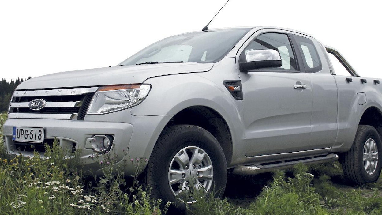 Ford Ranger valittiin vuoden 2013 avolava-autoksi, eikä syyttä. Uusi, massiivisempi ilme antaa autosta itsevarman kuvan. Monipuolisten ominaisuuksien ansiosta Ford on tuonut avolavamarkkinoille todella kovan kilpailijan, jolla on edellytykset pistää myyntitilastojen sijoitukset uusiksi.