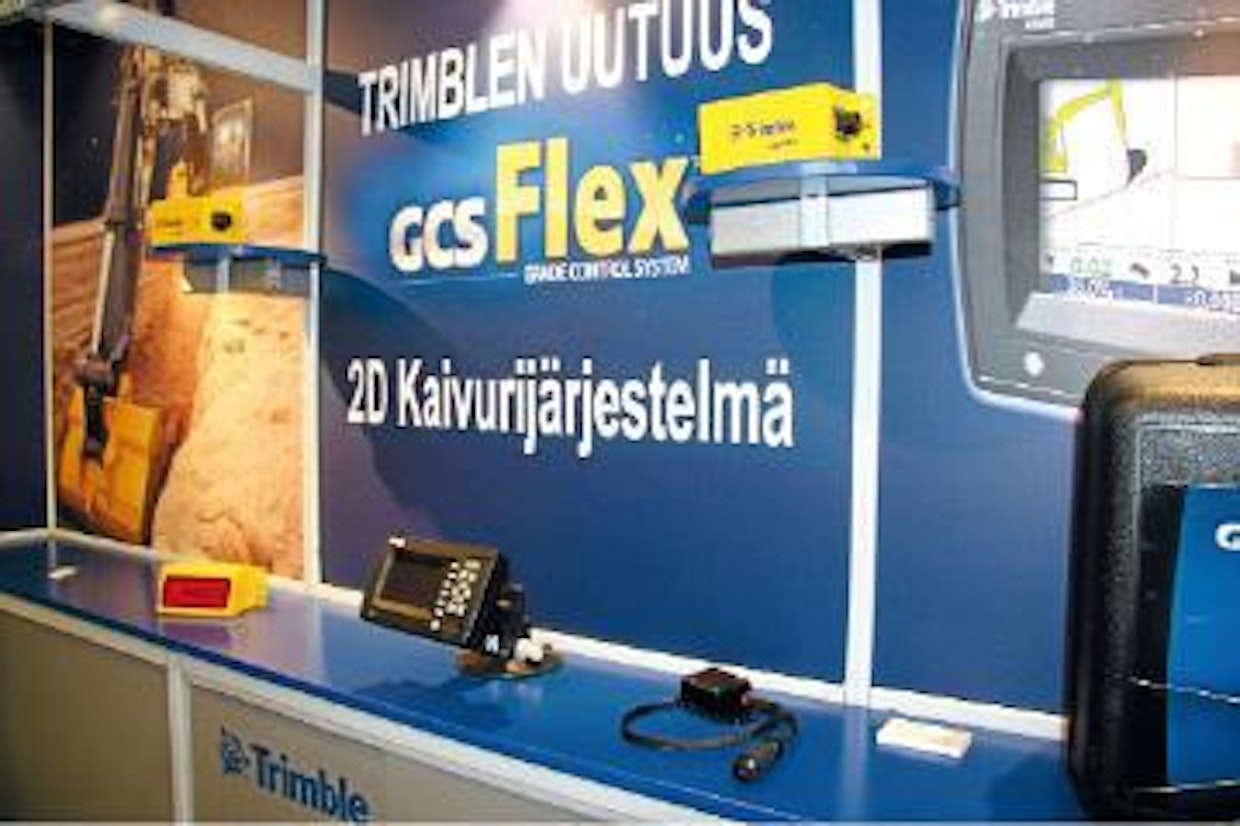 Trimble GCS Flex on uusi 2D-kaivuujärjestelmä, jota voidaan täydentää urakoitsijan tarpeiden mukaan. Laite soveltuu puskutraktoreiden, tiehöylien ja kaivukoneiden ohjaukseen. Kokoonpano riippu koneesta ja halutuista ominaisuuksista. Kaivukoneeseen tarvitaan ohjauskeskuksen ja laserin lisäksi puomiston kulman anturi. Kokoonpanojen hinnat alkavat alle 10 000 eurosta. Myyjänä toimii Geotrim Oy jälleenmyyjineen.