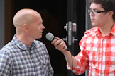 Suomen Hippoksen tietohallintopäällikkö Jukka Niskanen on kuvassa joutunut Lauri Hyvösen pihteihin.