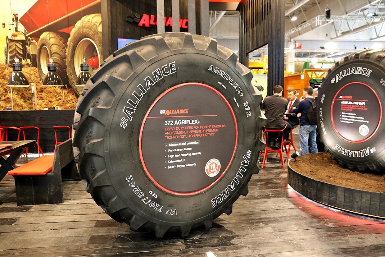 Valmistaja myöntää Alliance 372 Agriflex + -renkaille 10 vuoden takuun, mikä on rengasalalla äärimmäisen harvinaista. Valmistajan mukaan renkaan kylkiä on vahvistettu. Rengas on tiivistymisen minimoimiseksi joustava.