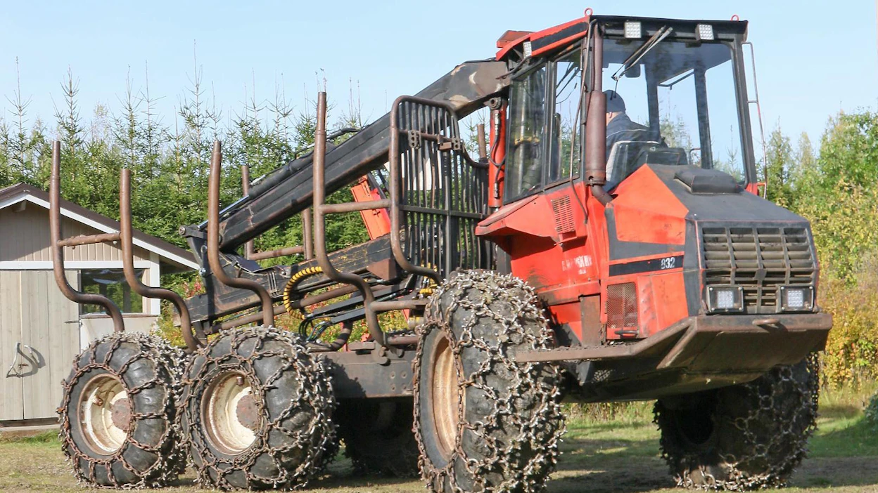 Volvo BM Valmet 832 -kuormatraktori tuli markkinoille vuonna 1985.