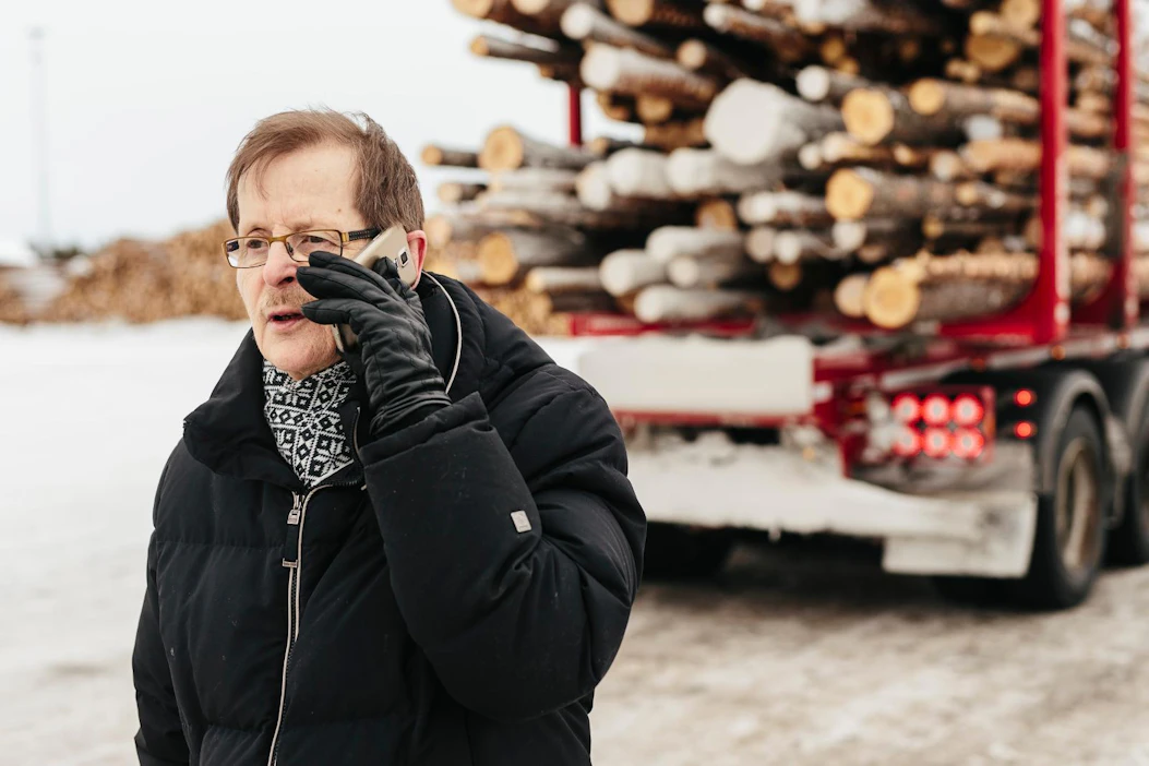 Boreal Biorefin toimitusjohtajan Heikki Nivalan puhelin soi Kemijärvellä tänään torstaina tiuhaan. Kemijärveltä puuta lähtee nyt paljon Kemiin ja Ouluun. Biojalostamon valmistuttua puuvirroista suuri osa pysähtyisi paikkakunnalle.