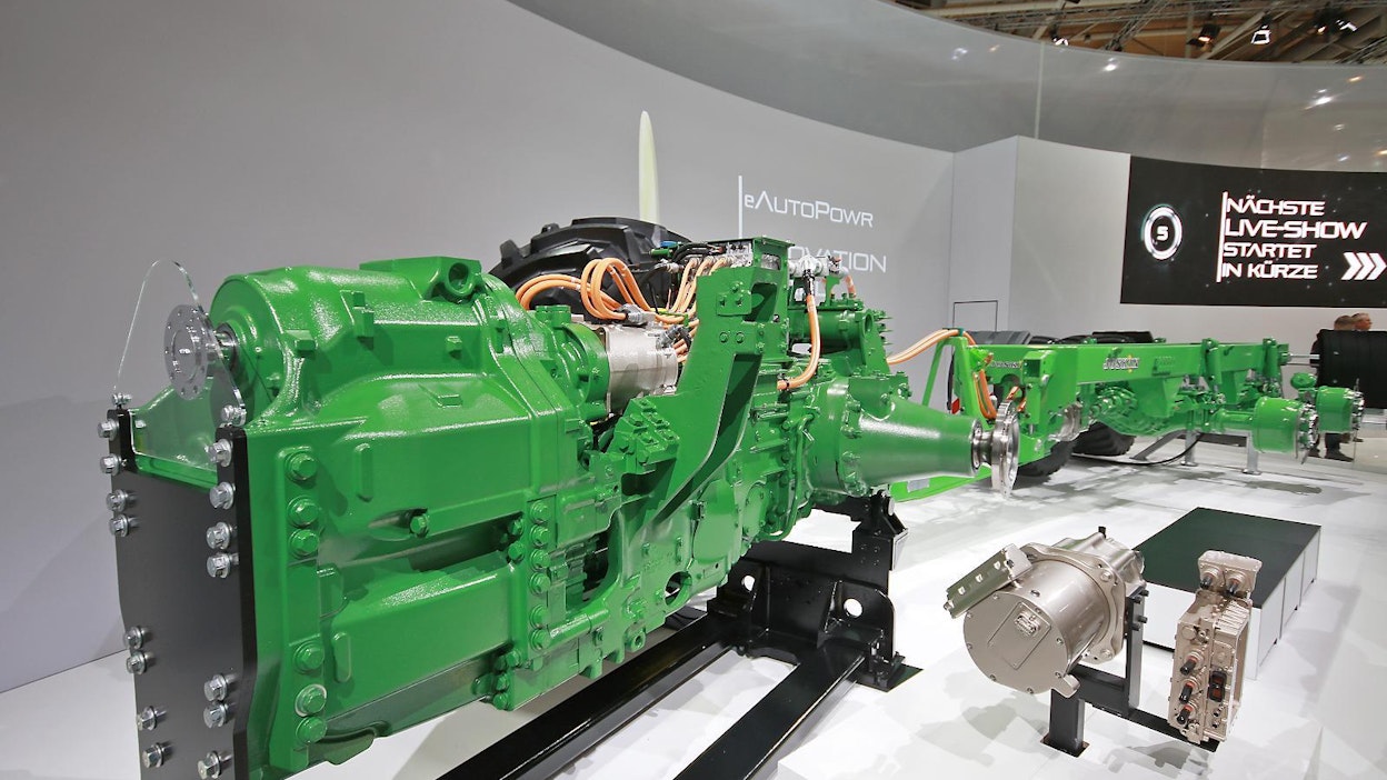 Jihn Deeren uusi eAutoPower-voimansiirto sai ainoa kultaisen mitalin Agritechnicassa.