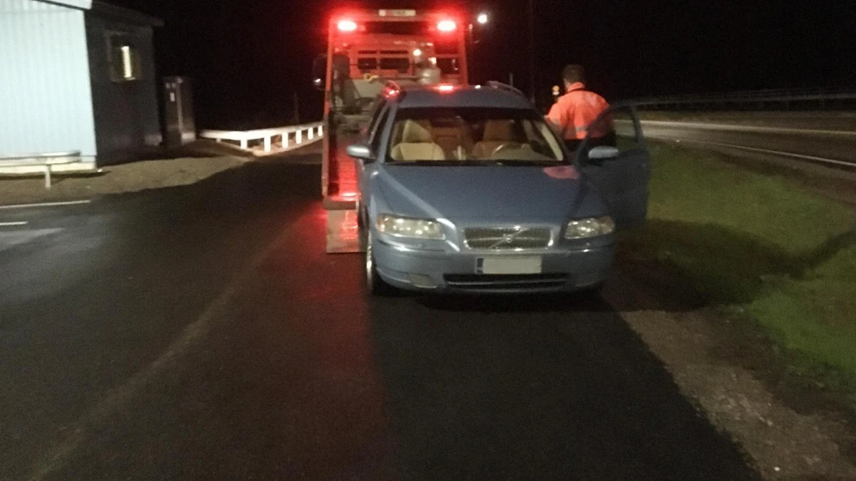 Sari Penttisen auto hinattiin yöllä korjaamolle supikoiran osuttua puskuriin ja jäähdyttimeen.