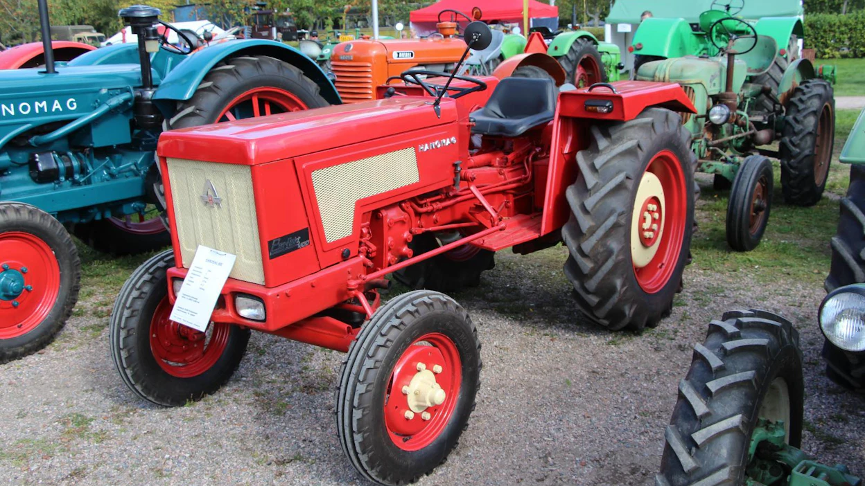 Hanomag Perfekt 401 -traktoria valmistettiin vuosina 1964–68, Hannover, Länsi-Saksa. Valmistettu yhteensä 2 450 kpl.