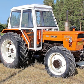 Fiat 1000 DT Super -traktoria valmistettiin vuosina 1976–80, Modenassa, Italiassa.