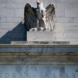 Yhdysvaltain keskuspankki aikoo pitää ohjauskorot lähellä nollaa kunnes on varmaa, että maan talous on selvinnyt viimeaikaisista tapahtumista. LEHTIKUVA/AFP