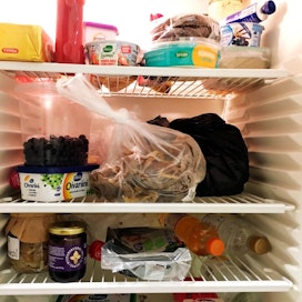 Sijoita nopeimmin pilaantuvat ruoat jääkaapin etuosaan, niin muistat käyttää ne ajoissa, vinkkaa Motivan asiantuntija Elina Ovaskainen.