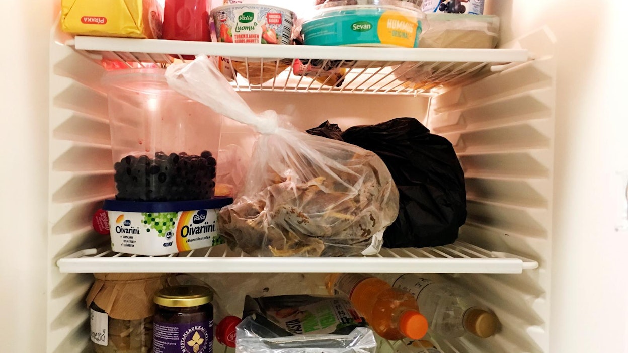 Sijoita nopeimmin pilaantuvat ruoat jääkaapin etuosaan, niin muistat käyttää ne ajoissa, vinkkaa Motivan asiantuntija Elina Ovaskainen.