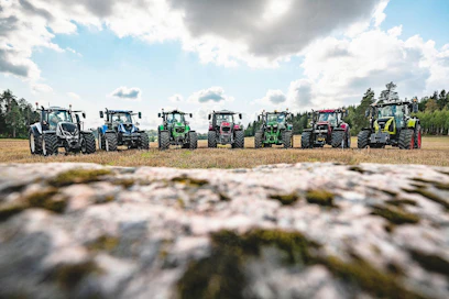 Suuressa traktorivertailussa olivat mukana seuraavat traktorimerkit: Case Puma 220 MCE, Claas Axion 810 Hexashift, Deutz-Fahr 6215 RCshift, John Deere 6195R DirectDrive, Massey Ferguson 7722 Dyna-6, New Holland T7.245 PCE ja Valtra T214 Versu SmartTouch.