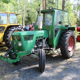 Deutz D4006 -traktoria valmistettiin vuosina 1968–81 Köln, Länsi-Saksa.