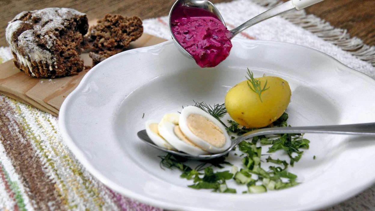 Baltialainen keittiö, punajuuri, peruna, kananmuna, tumma maltainen leipä, ruoka.