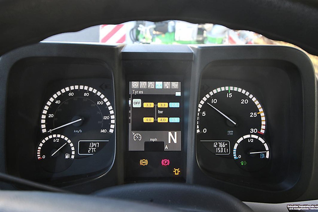 Kuljettaja voi ajon aikana säätää rengaspaineen tarpeen mukaan. Eri työkoneiden kanssa käytettävät paineet voidaan ohjelmoida järjestelmän muistiin, josta ne saadaan napin painalluksella käyttöön.