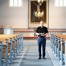 Petri Paasikallio toimii tällä hetkellä kirkkoherran sijaisena Ypäjällä. Ammatinvaihdos yrittäjästä pastoriksi ei ole hänen mukaansa vaikuttanut omiin arvoihinsa.
