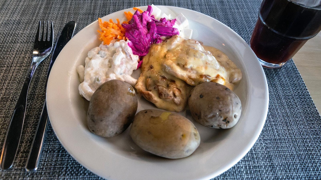 Susihukkasen lounaaseen olisi kaivannut lisää tuoreita kasviksia.