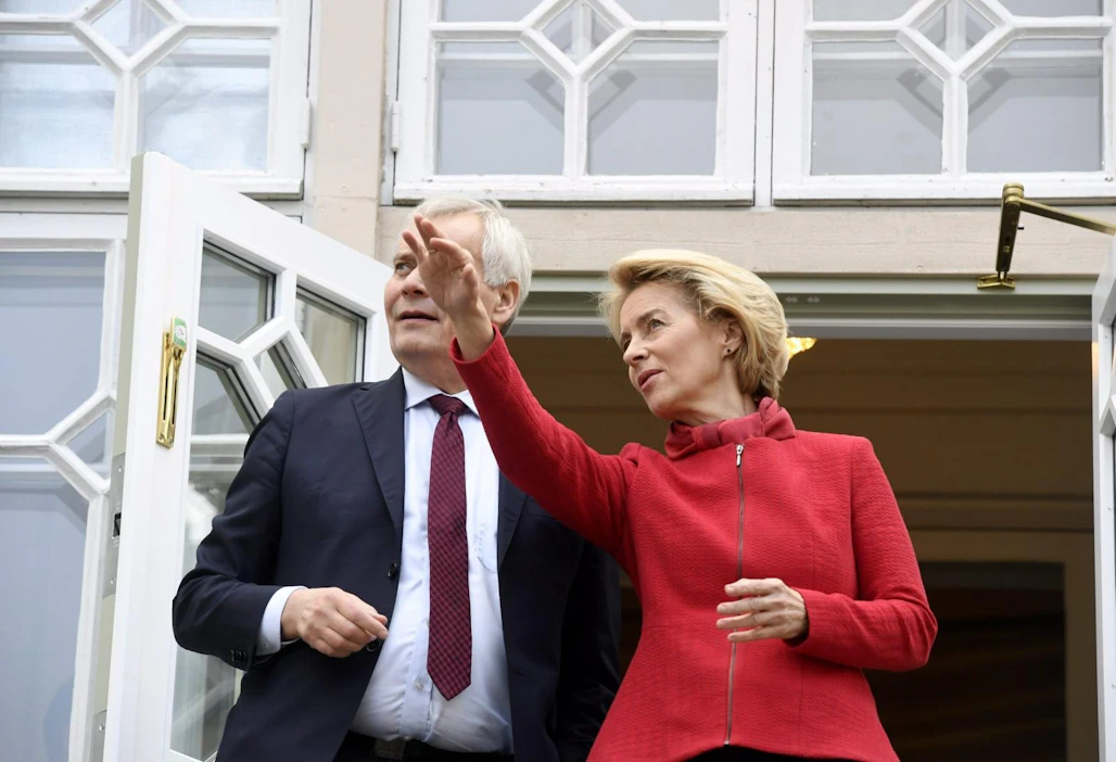 Pääministeri Antti Rinne tapasi EU-komission tulevan puheenjohtajan Ursula von der Leyenin lokakuussa Kesärannassa. Lehtikuva / Heikki Saukkomaa