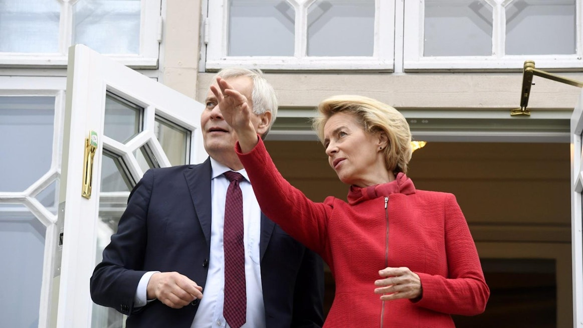 Pääministeri Antti Rinne tapasi EU-komission tulevan puheenjohtajan Ursula von der Leyenin lokakuussa Kesärannassa. Lehtikuva / Heikki Saukkomaa