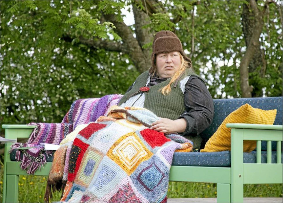 ”Äitellä” ei ole varaa edes kuolla, kun arkkurahat uhkaavat huveta miesten bisneksiin. Kimmo Virtanen
