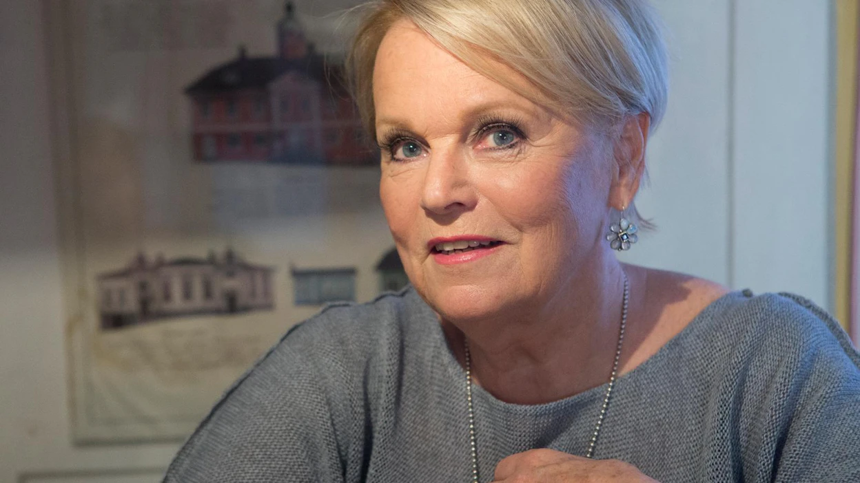 "Haluan kertoa, kuinka elämänkokemukset ovat vaikuttaneet ajatteluuni ja elämänymmärrykseeni ja sen, miten olen kaiken sydämessäni tuntenut”, Katri Helena kertoo taustaksi päätökselleen julkaista elämäkerta.