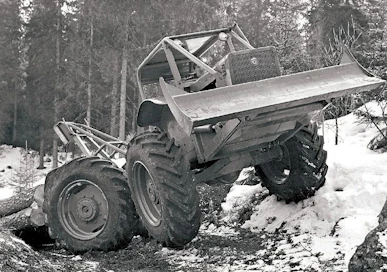 Garret Tree Farmer (Puuviljelijä) oli alun perin amerikkalainen merkki, meille markkinoidut koneet tehtiin lisenssillä Ruotsissa Kockumin toimesta. Tree Farmer KL-820-traktoria vauhditti 4- sylinterinen, 65-hevosvoimainen Ford 592 E-diesel, iskutilavuudeltaan 3,6 litraa. Akseleiden navoissa oli planeettapyörästöt, taka-akselissa tasauspyörästön lukko. Noin 5-tonninen Tree Farmer kuului Kesko Oy:n raskaskonevalikoimaan.