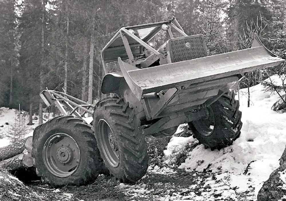 Garret Tree Farmer (Puuviljelijä) oli alun perin amerikkalainen merkki, meille markkinoidut koneet tehtiin lisenssillä Ruotsissa Kockumin toimesta. Tree Farmer KL-820-traktoria vauhditti 4- sylinterinen, 65-hevosvoimainen Ford 592 E-diesel, iskutilavuudeltaan 3,6 litraa. Akseleiden navoissa oli planeettapyörästöt, taka-akselissa tasauspyörästön lukko. Noin 5-tonninen Tree Farmer kuului Kesko Oy:n raskaskonevalikoimaan.