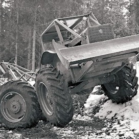 Garret Tree Farmer (Puuviljelijä) oli alun perin amerikkalainen merkki, meille markkinoidut koneet tehtiin lisenssillä Ruotsissa Kockumin toimesta. Tree Farmer KL-820-traktoria vauhditti 4- sylinterinen, 65-hevosvoimainen Ford 592 E-diesel, iskutilavuudeltaan 3,6 litraa. Akseleiden navoissa oli planeettapyörästöt, taka-akselissa tasauspyörästön lukko. Noin 5-tonninen Tree Farmer kuului Kesko Oy:n raskaskonevalikoimaan.