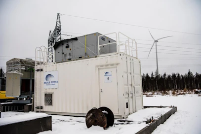 Päästöjen vähentämiseksi tehtävä sähköistyminen lisää sähköntuotannon tarvetta, EK:n raportissa muistutetaan. Energiateknologioiden arvioidaan muuttuneen puhtaiksi vuoteen 2050 mennessä. Simoon rakentuu paraikaa uusi tuulivoimapuisto.