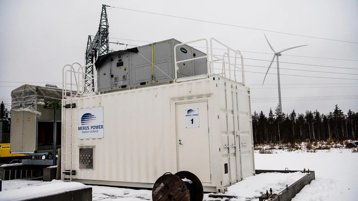 Päästöjen vähentämiseksi tehtävä sähköistyminen lisää sähköntuotannon tarvetta, EK:n raportissa muistutetaan. Energiateknologioiden arvioidaan muuttuneen puhtaiksi vuoteen 2050 mennessä. Simoon rakentuu paraikaa uusi tuulivoimapuisto.