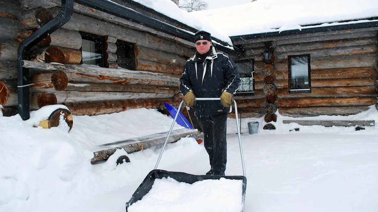 Santa’s Hotels ketjun pääomistaja Seppo Aho sanoo, että yhtiö olisi joutunut purkamaan neljä suurta rakennusta, ellei se olisi suostunut uuteen Metsähallituksen tarjoamaan sopimukseen.
