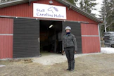Kuntoutettavat ravurit siirretään Ruotsissakin useimmiten erikoistuneille yrittäjille, joista yksi on Hudiksvallissa Porin korkeudella talliaan pitävä Caroline Holm.