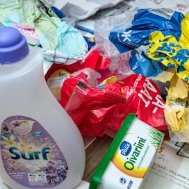 Muovijätteen kierrättäminen uusiksi tuotteiksi on ongelmallista.