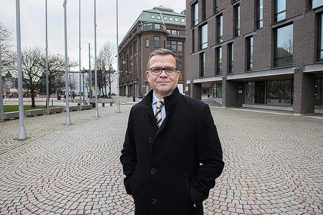 Kokoomuksen puheenjohtaja Petteri Orpo iloitsee etätyön tuomasta aktiivisuudesta maaseudulle. "Etätyö on tullut jäädäkseen."