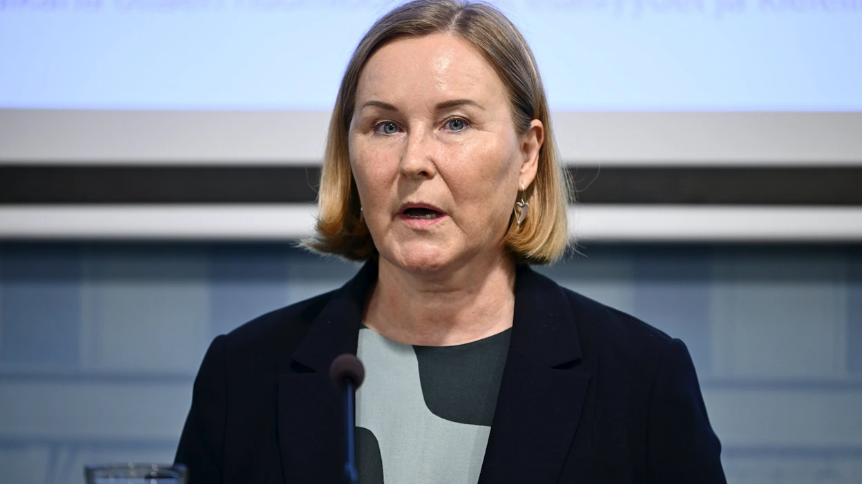 Mielenosoittajat ovat kutsuneet paikalle muun muassa torniolaisen sosiaali- ja terveysministerin, perussuomalaisten Kaisa Juuson. LEHTIKUVA / MIKKO STIG.