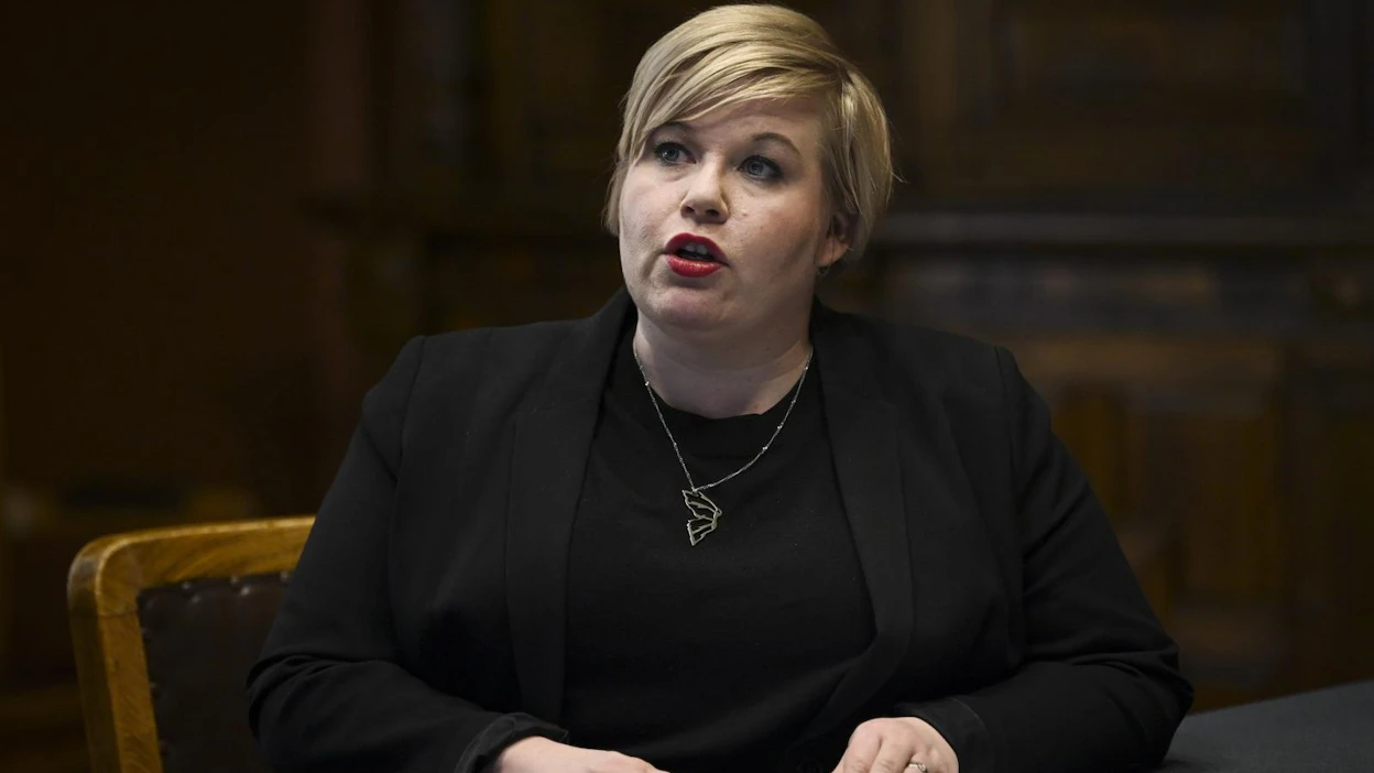 Annika Saarikko muistutti, että hallitus päätti muutama viikko sitten toimista autoilijoiden tukemiseksi kallistuneen polttoaineen takia. LEHTIKUVA / EMMI KORHONEN
