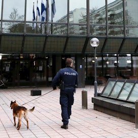 Jatkossa Suomessa saatetaan nähdä entistä enemmän virka-asuisia poliiseja valvomassa yleisötapahtumia.