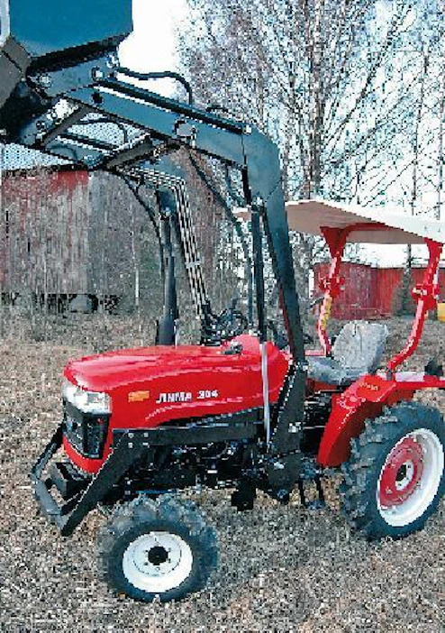 Kone-Glansin maahantuoma JM 204 ei ole hinnalla pilattu, sillä mukana seuraa 3590 euron hintainen etukuormain.