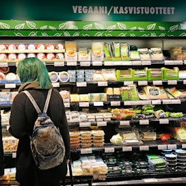 Kasvisruokahylly Helsingin Kampin K-supermarketissa.