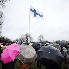 Valtakunnallinen lipunnosto järjestettiin viime itsenäisyyspäivänä perinteisesti Helsingin Tähtitorninmäellä. Se järjestetään tänä vuonna poikkeuksellisesti Hämeenlinnassa.