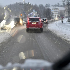Huonoa ajokeliä on aamun mittaan suuressa osassa maata. Kuva on tiistailta. LEHTIKUVA / Heikki Saukkomaa