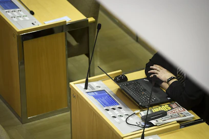 Evan kyselyyn vastanneista 68 prosenttia toivoi päällekkäisiin tehtäviin rajoituksia. LEHTIKUVA / EMMI KORHONEN