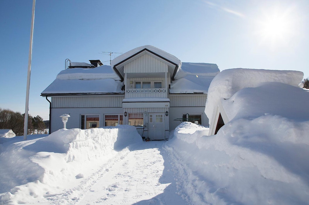 Tämä omakotitalo oli myynnissä vajaa vuosi sitten Vuokatissa.