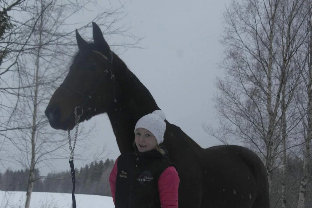 Sanni Komulaisen elämän hevonen on edelleen Hose Dahlia, jonka kanssa hän pääsi voittajaseremonioihin Suomen päässä.