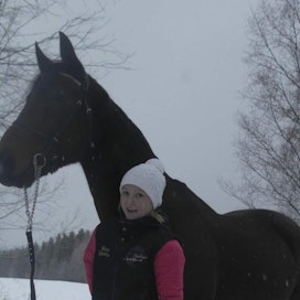 Sanni Komulaisen elämän hevonen on edelleen Hose Dahlia, jonka kanssa hän pääsi voittajaseremonioihin Suomen päässä.